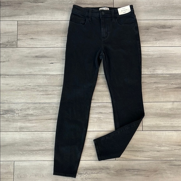 Abercrombie The Skinny High Rise jeans in black size 26 NWT - Picture 1 of 11